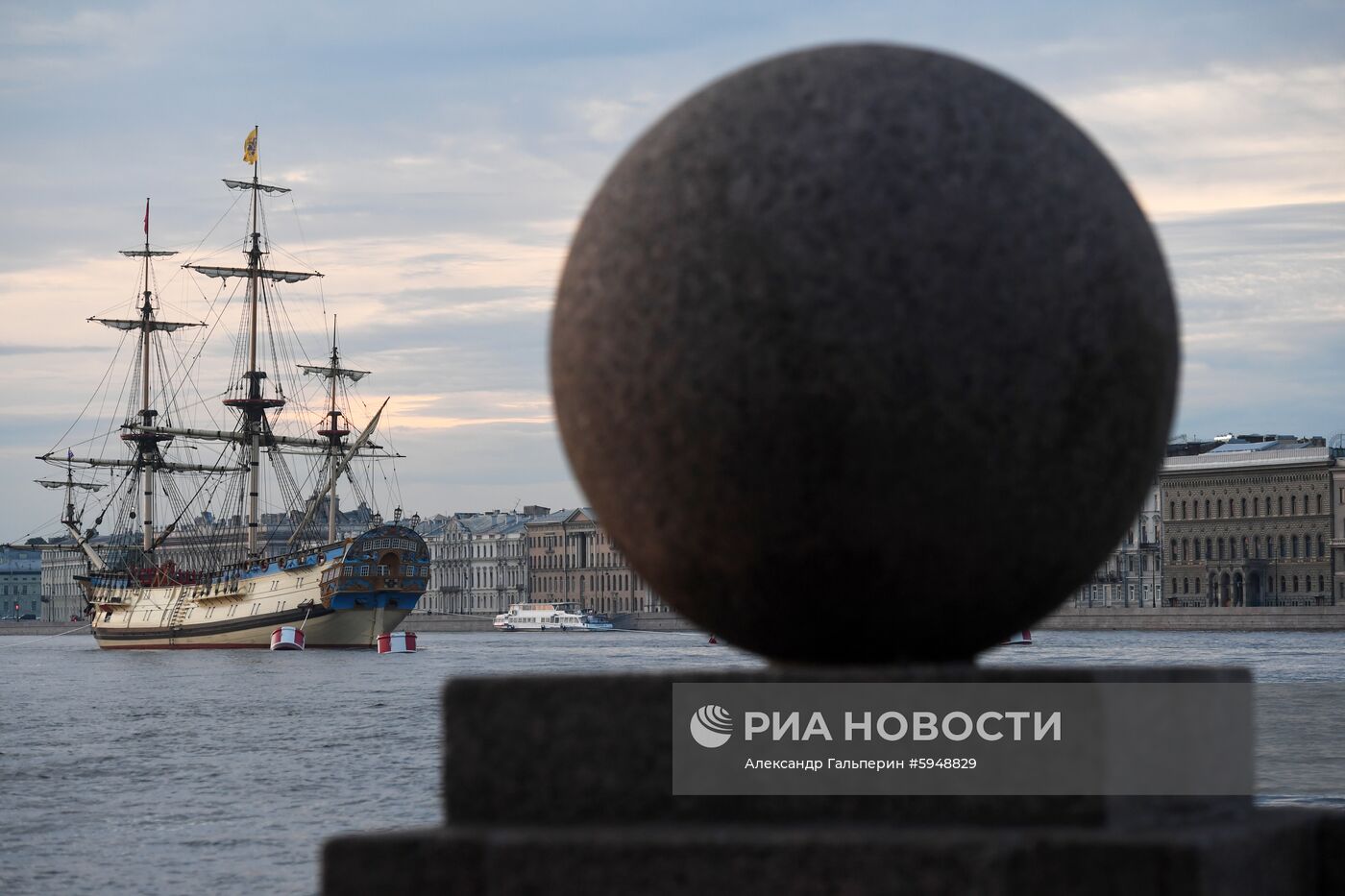 Выход боевых кораблей из Санкт-Петербурга в рамках подготовки к Дню ВМФ России 