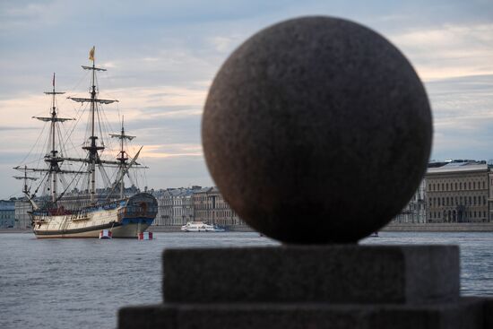 Выход боевых кораблей из Санкт-Петербурга в рамках подготовки к Дню ВМФ России 