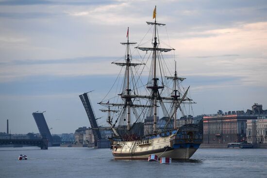 Выход боевых кораблей из Санкт-Петербурга в рамках подготовки к Дню ВМФ России 