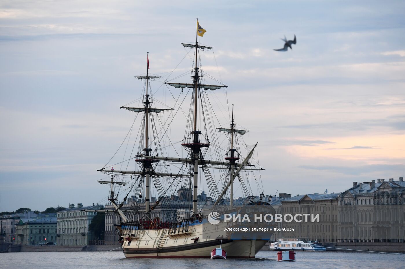 Выход боевых кораблей из Санкт-Петербурга в рамках подготовки к Дню ВМФ России 