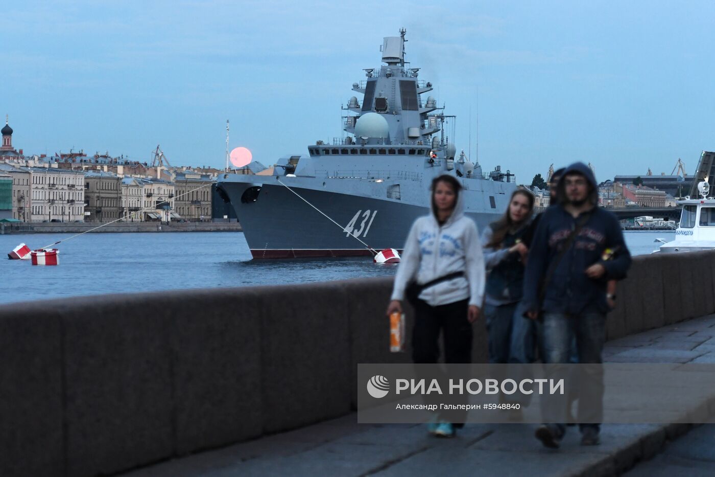 Выход боевых кораблей из Санкт-Петербурга в рамках подготовки к Дню ВМФ России 