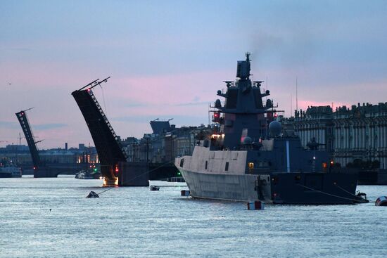 Выход боевых кораблей из Санкт-Петербурга в рамках подготовки к Дню ВМФ России 