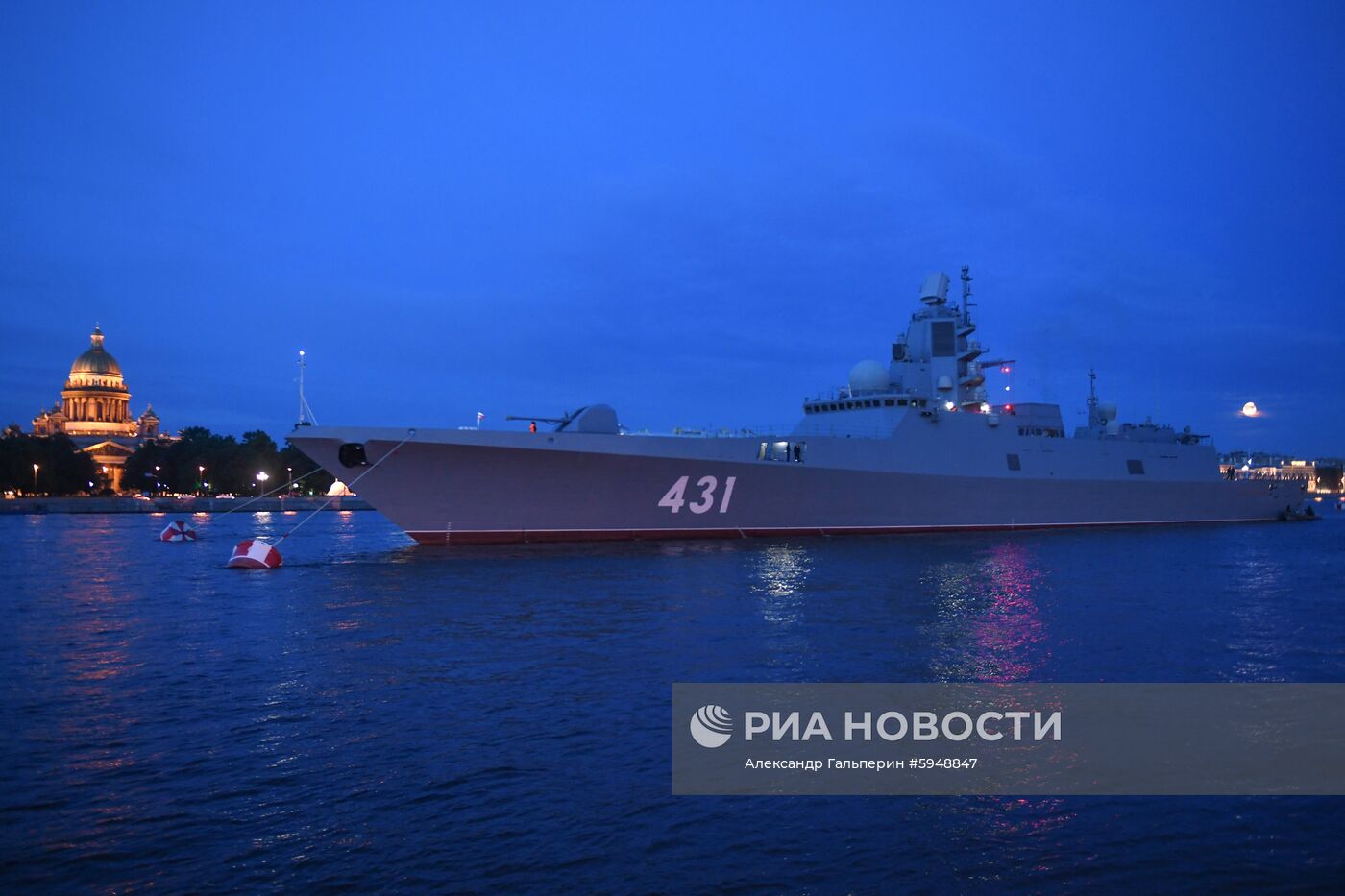 Выход боевых кораблей из Санкт-Петербурга в рамках подготовки к Дню ВМФ России 