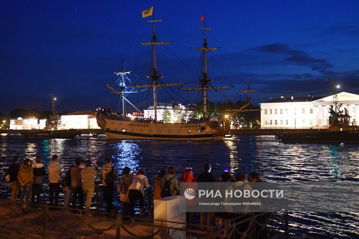 Выход боевых кораблей из Санкт-Петербурга в рамках подготовки к Дню ВМФ России 