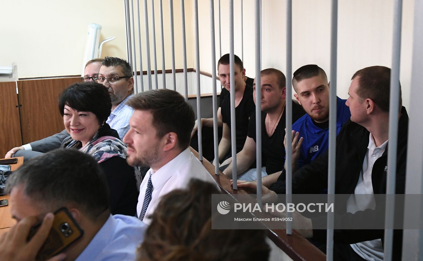 Рассмотрение ходатайства о продлении ареста украинским морякам