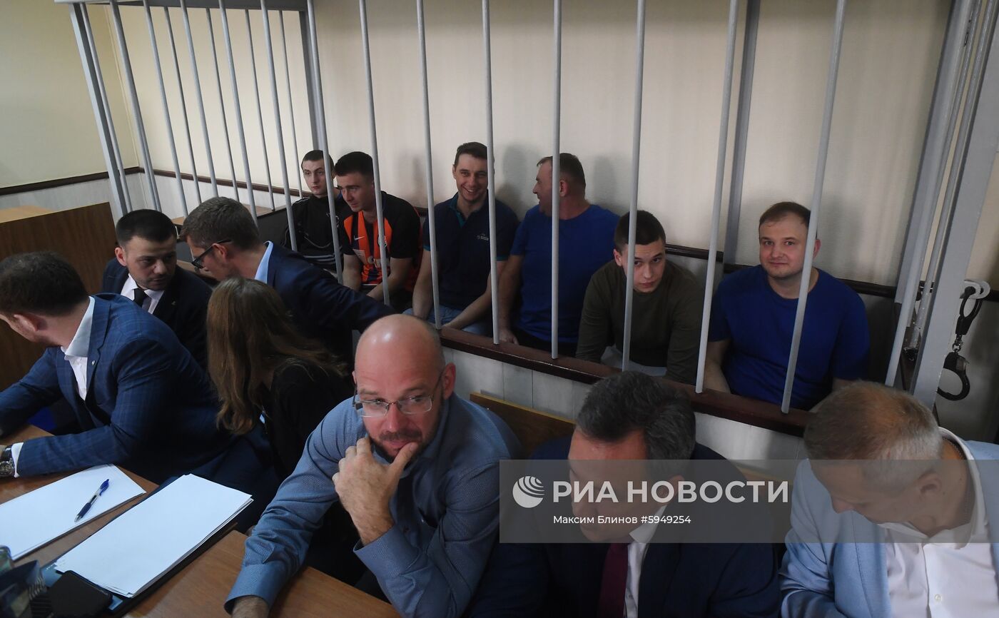 Рассмотрение ходатайства о продлении ареста украинским морякам