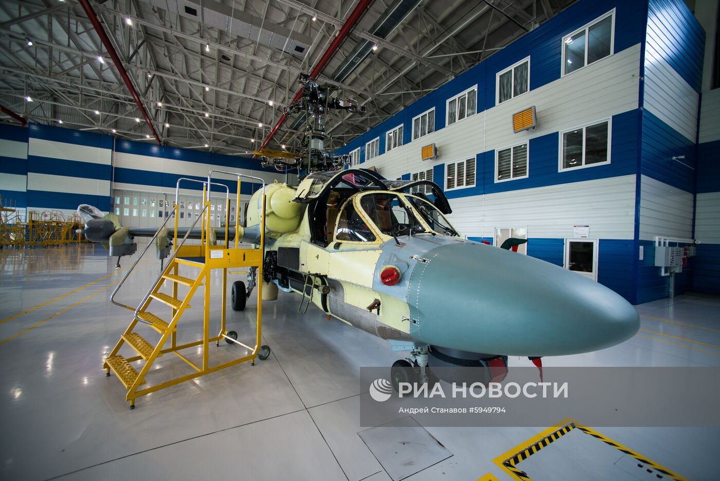 Производство вертолетов на заводе Арсеньевской авиационной компании "Прогресс"