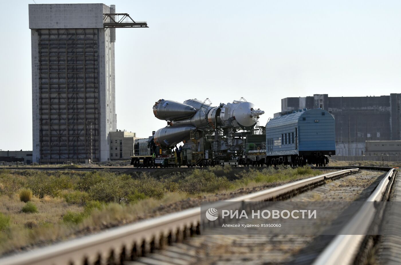 Вывоз РН "Союз-ФГ" с ТПК "Сoюз МС-13"