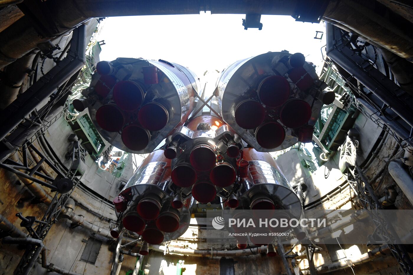 Вывоз РН "Союз-ФГ" с ТПК "Сoюз МС-13"