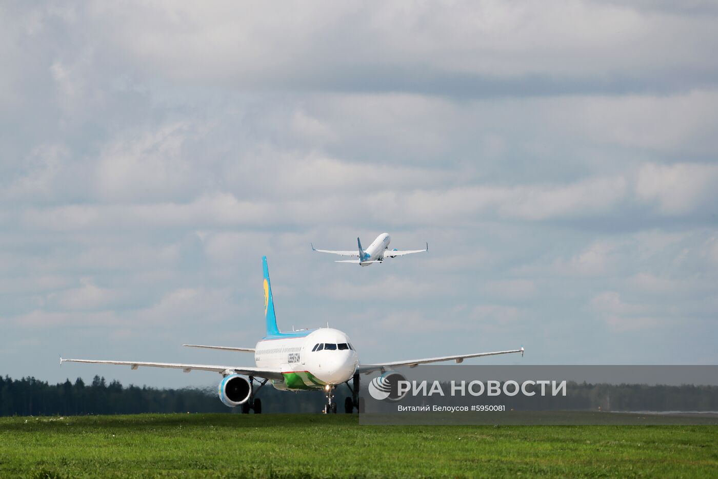 Самолеты на взлетной полосе