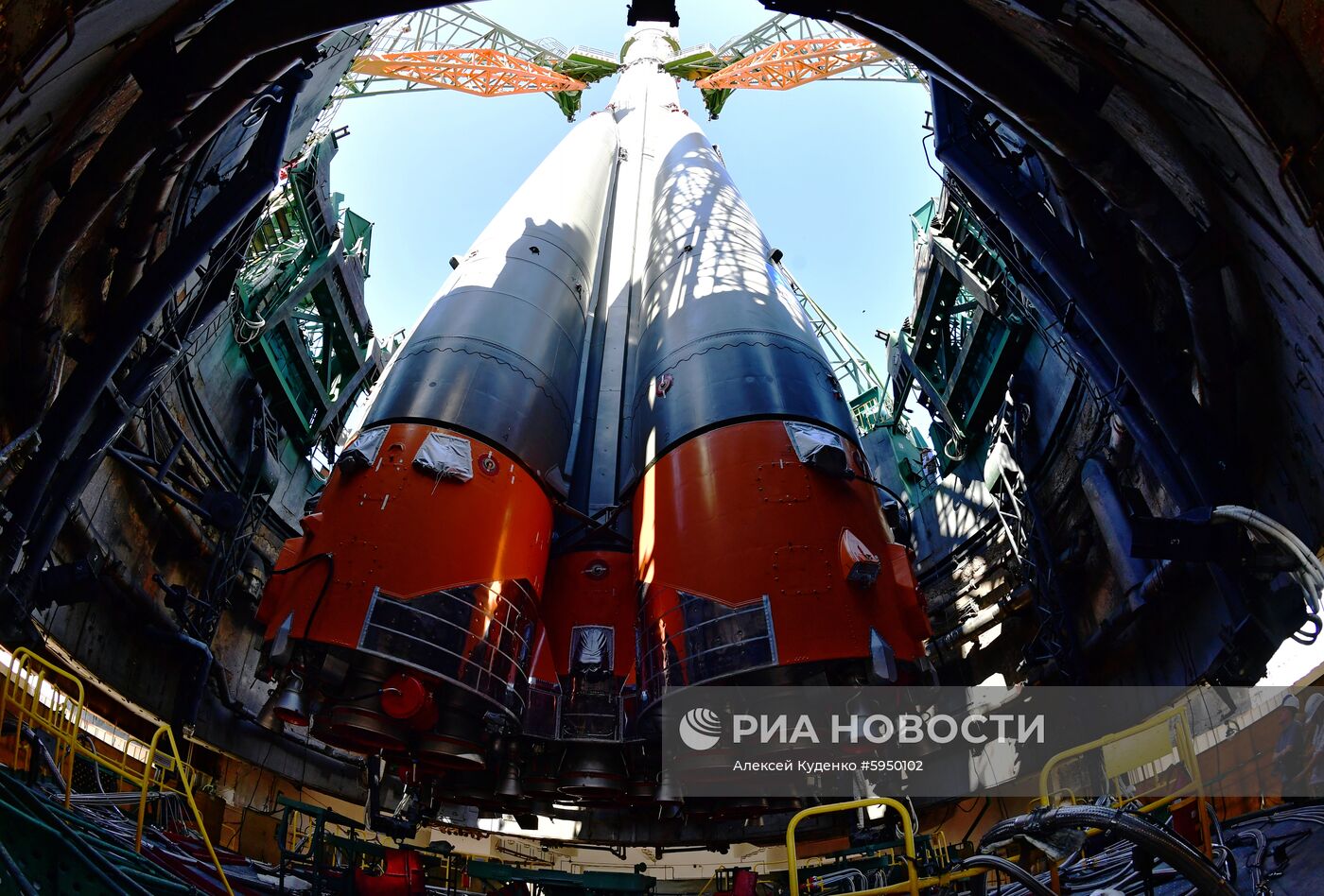 Вывоз РН "Союз-ФГ" с ТПК "Сoюз МС-13"