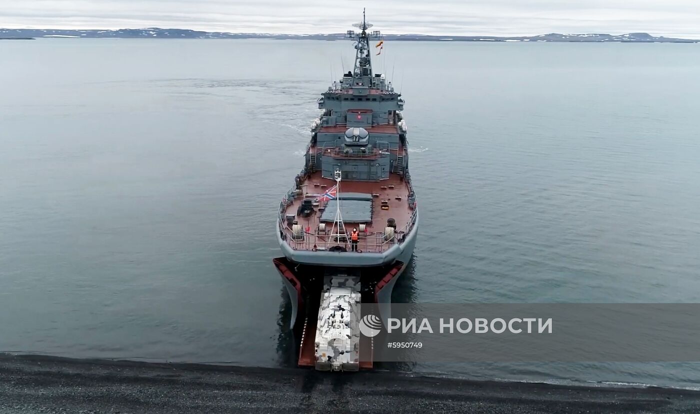 Стрельбы из арктических ЗРК "Тор-М2ДТ" на архипелаге Новая Земля