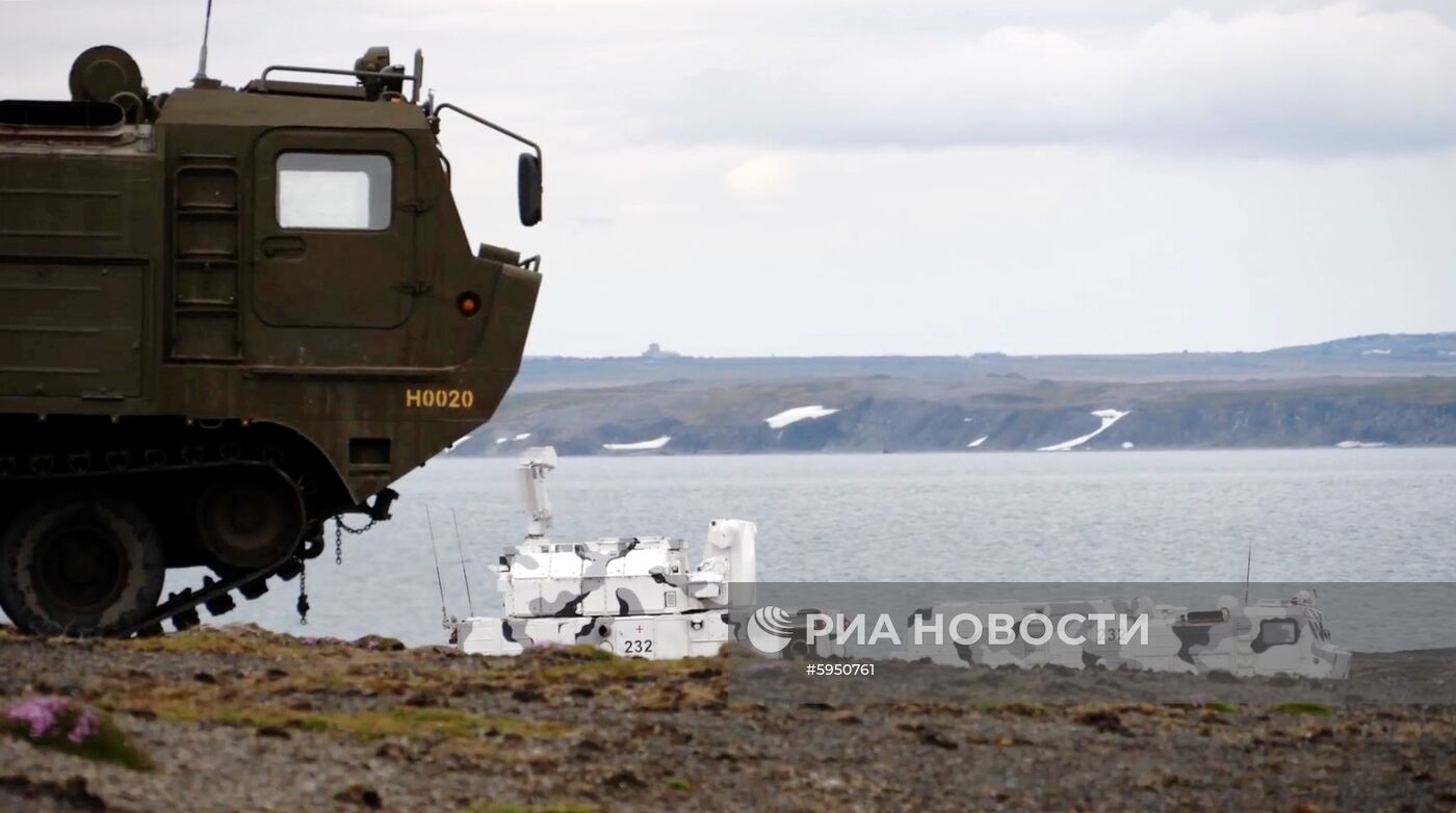 Стрельбы из арктических ЗРК "Тор-М2ДТ" на архипелаге Новая Земля