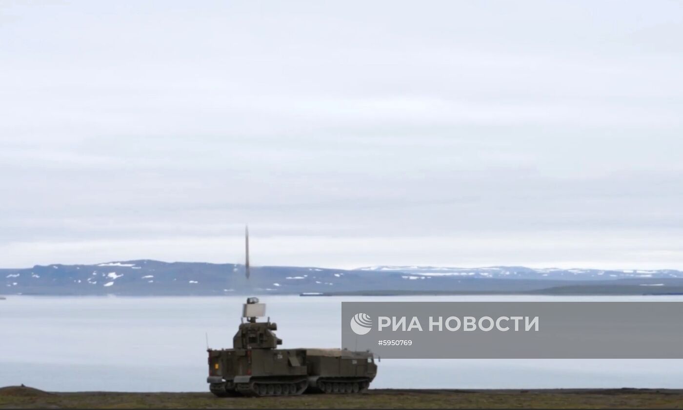 Стрельбы из арктических ЗРК "Тор-М2ДТ" на архипелаге Новая Земля