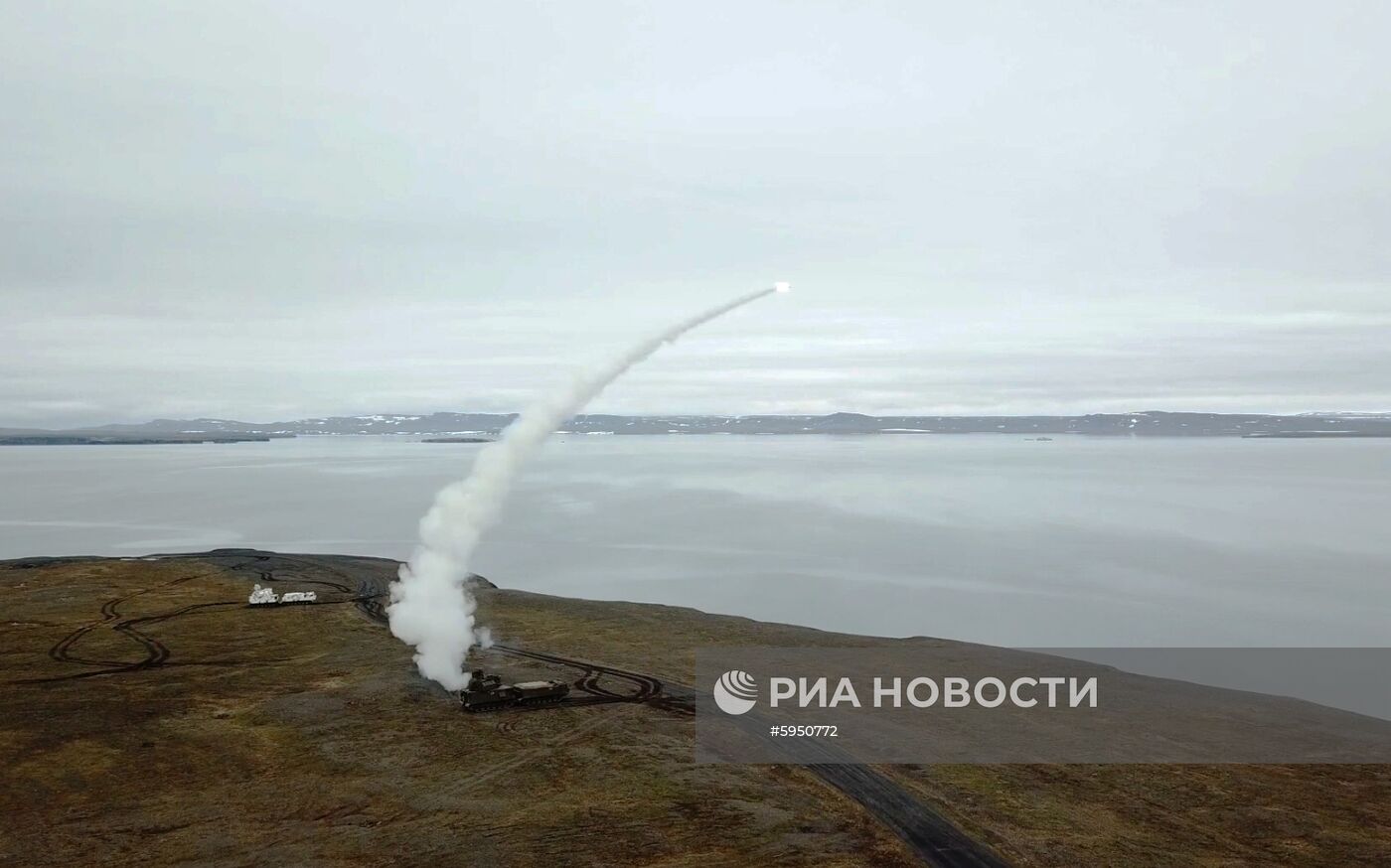 Стрельбы из арктических ЗРК "Тор-М2ДТ" на архипелаге Новая Земля