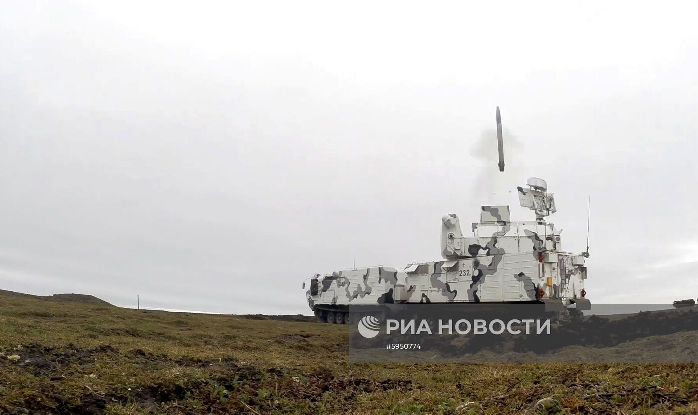 Стрельбы из арктических ЗРК "Тор-М2ДТ" на архипелаге Новая Земля