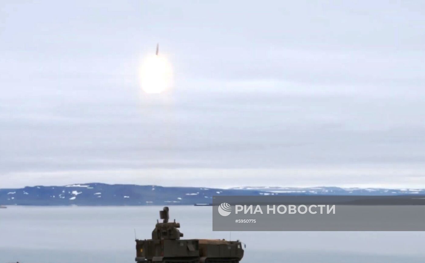 Стрельбы из арктических ЗРК "Тор-М2ДТ" на архипелаге Новая Земля