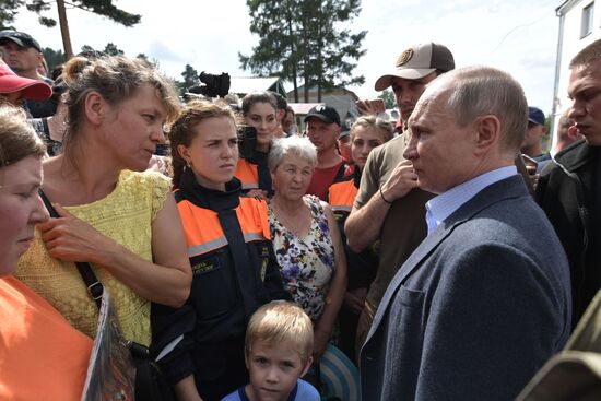 Президент РФ В. Путин посетил Иркутскую область