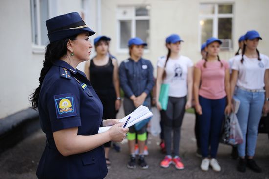 Отбор девушек-абитуриентов для обучения в Краснодарском авиационном училище летчиков 
