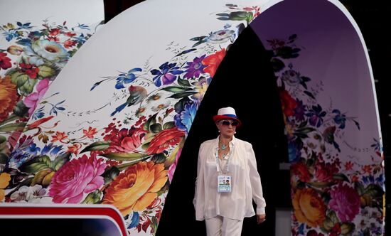 Художественная гимнастика. I чемпионат мира среди юниорок