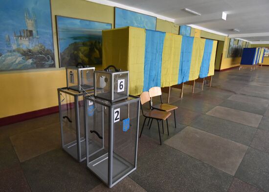 Подготовка избирательных участков на Украине к выборам