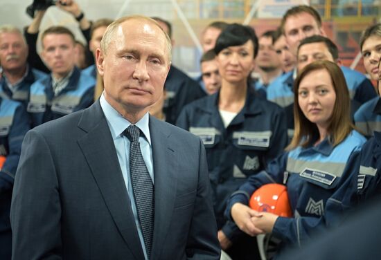 Рабочая поездка президента РФ В. Путина в Магнитогорск