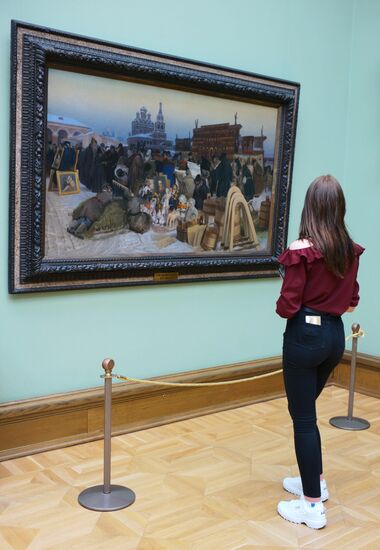 Иностранные туристы в Третьяковской галерее