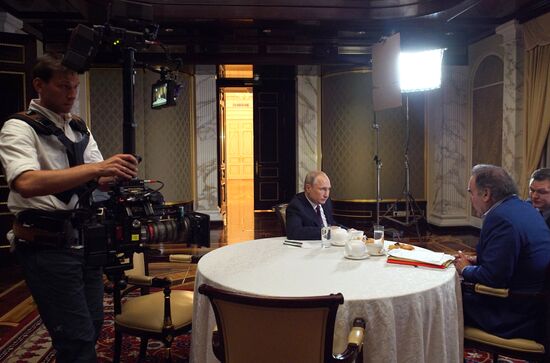 Интервью президента РФ В. Путина кинорежиссёру Оливеру Стоуну