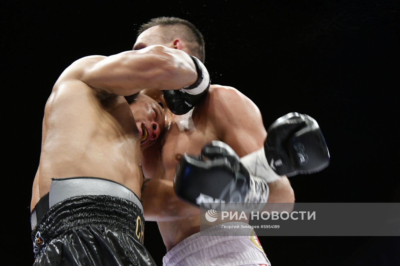 Бокс. Бой М. Власова и А. Чилемба