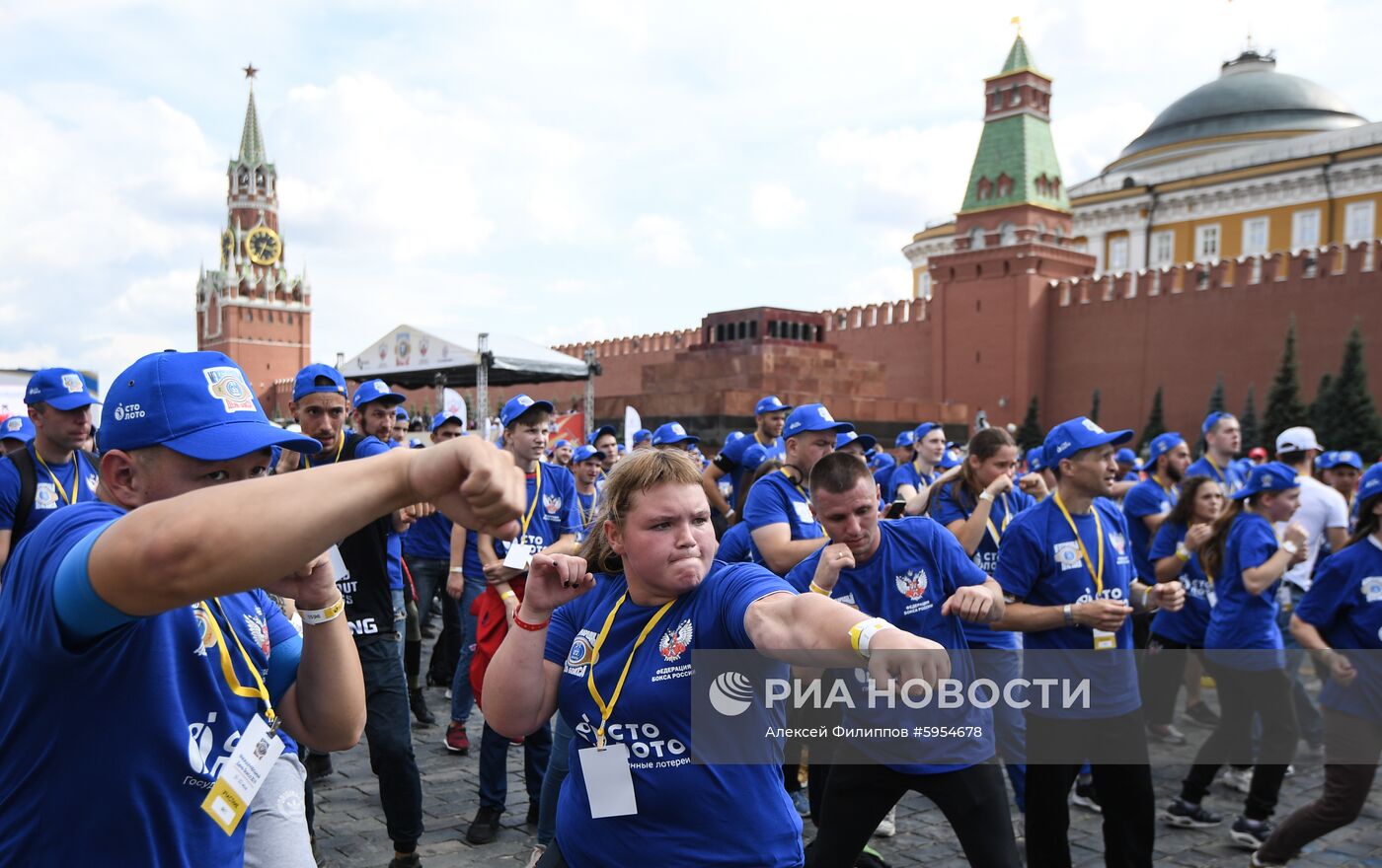 Массовая тренировка по боксу на Красной площади