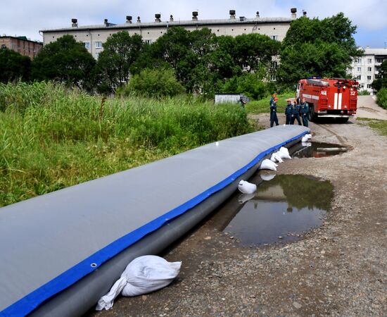 Первую водоналивную дамбу установили в Уссурийске