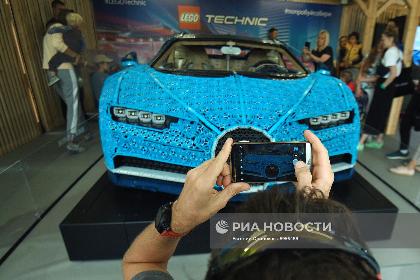 Экспозиция автомобилей LEGO в парке Горького | РИА Новости Медиабанк