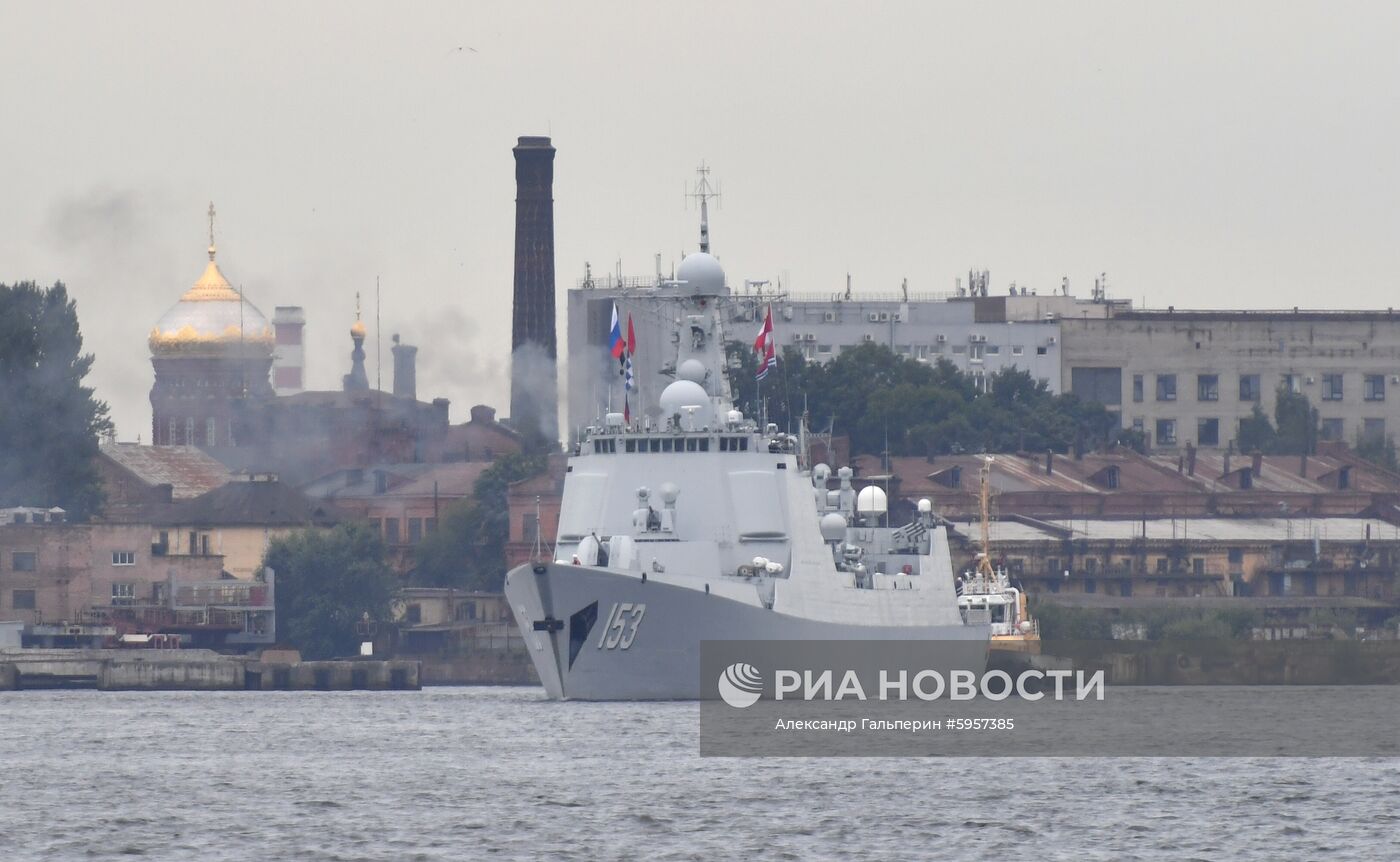 Встреча ракетного миноносца "Сиань" в Санкт-Петербурге