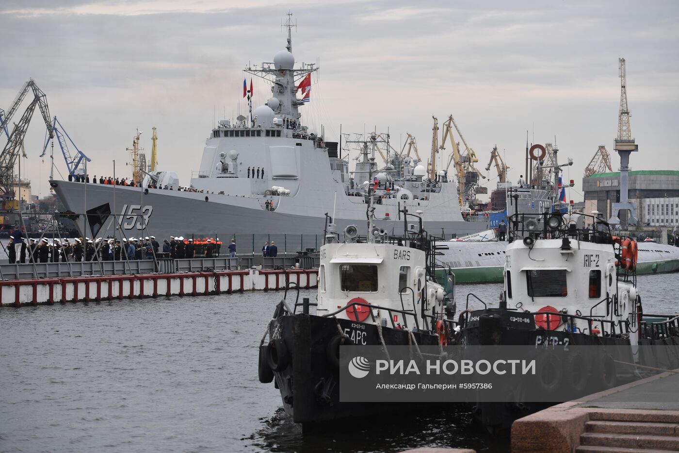 Встреча ракетного миноносца "Сиань" в Санкт-Петербурге