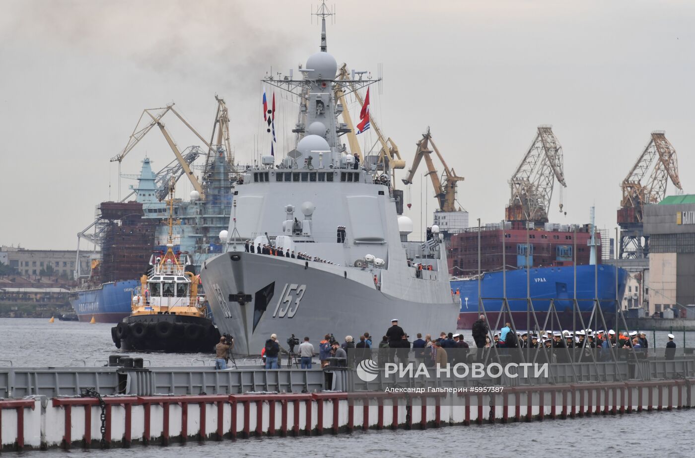 Встреча ракетного миноносца "Сиань" в Санкт-Петербурге