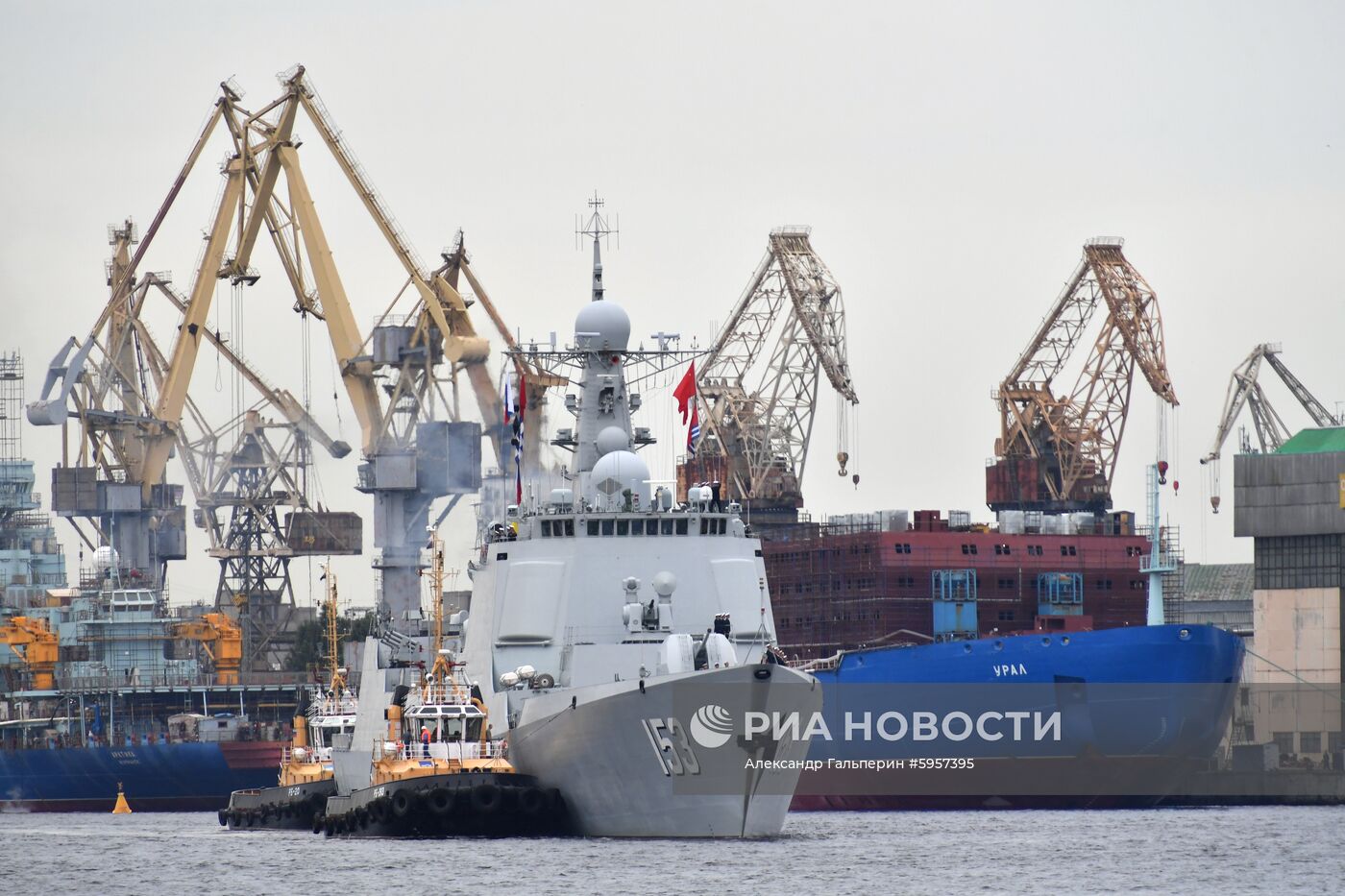 Встреча ракетного миноносца "Сиань" в Санкт-Петербурге