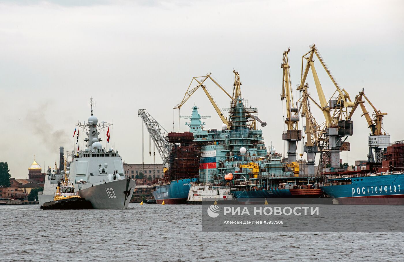 Встреча ракетного миноносца "Сиань" в Санкт-Петербурге