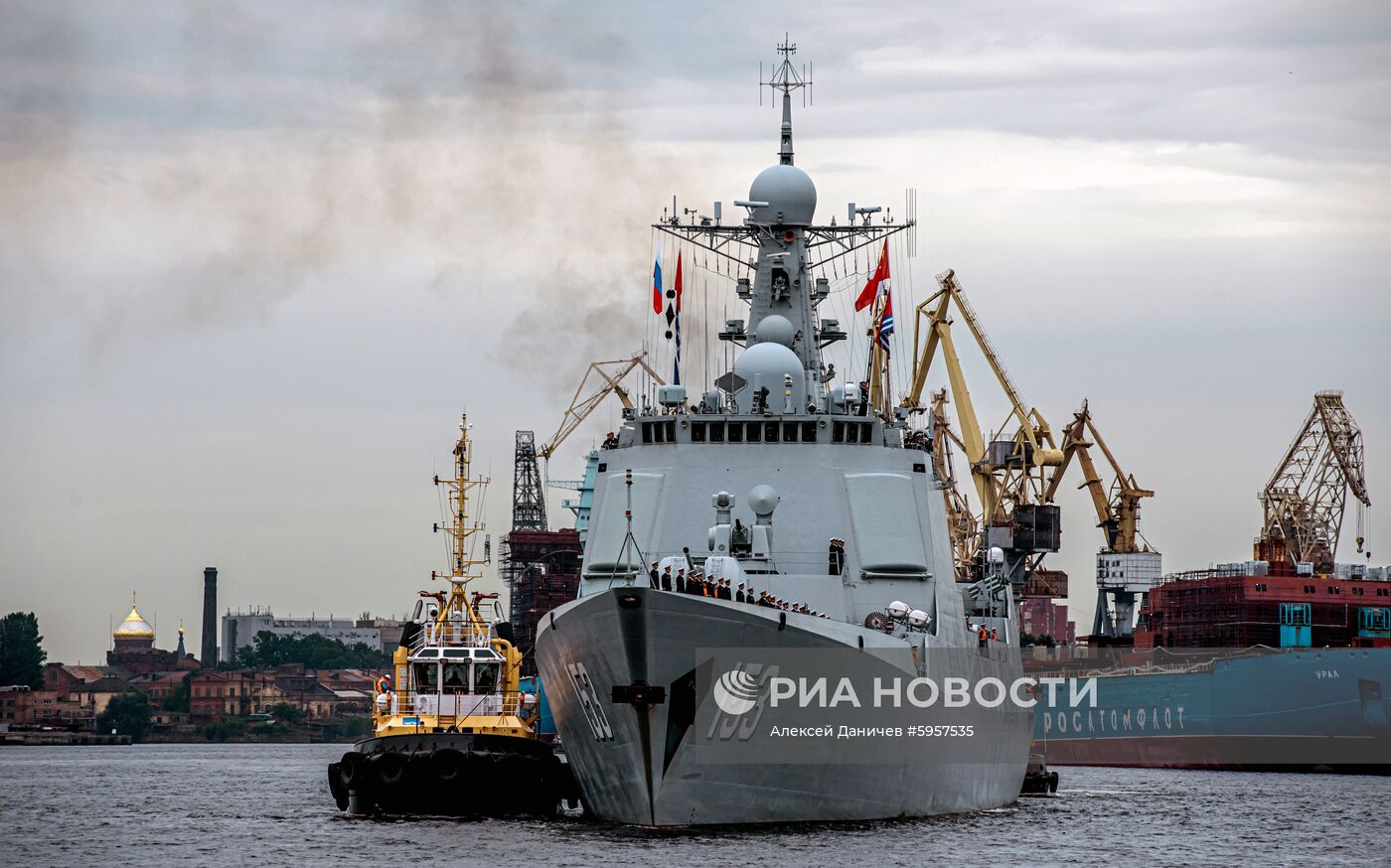 Встреча ракетного миноносца "Сиань" в Санкт-Петербурге