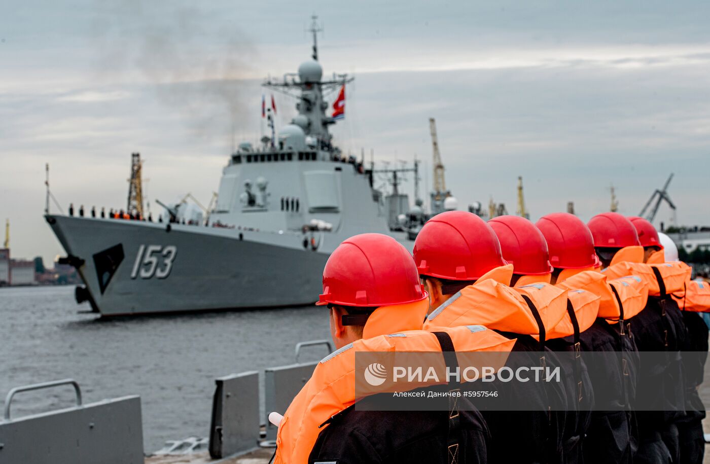 Встреча ракетного миноносца "Сиань" в Санкт-Петербурге