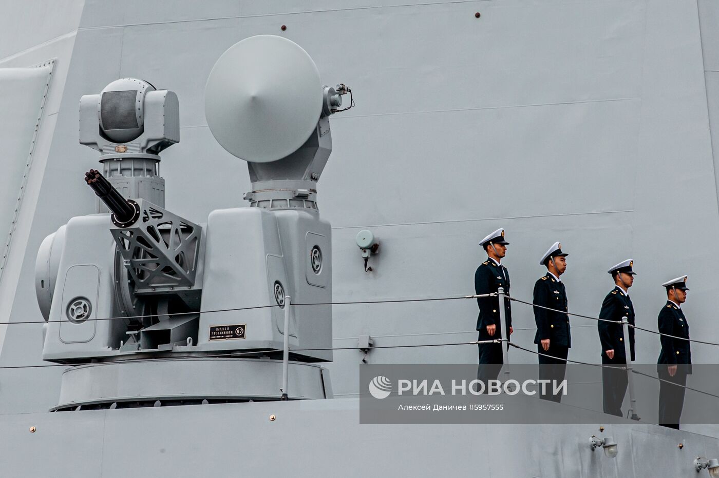 Встреча ракетного миноносца "Сиань" в Санкт-Петербурге