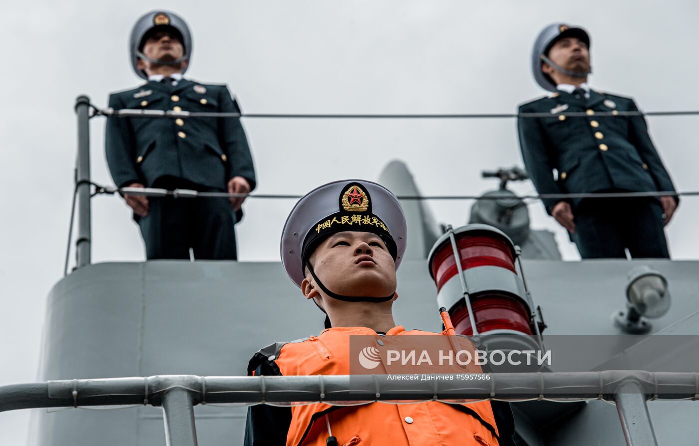 Встреча ракетного миноносца "Сиань" в Санкт-Петербурге