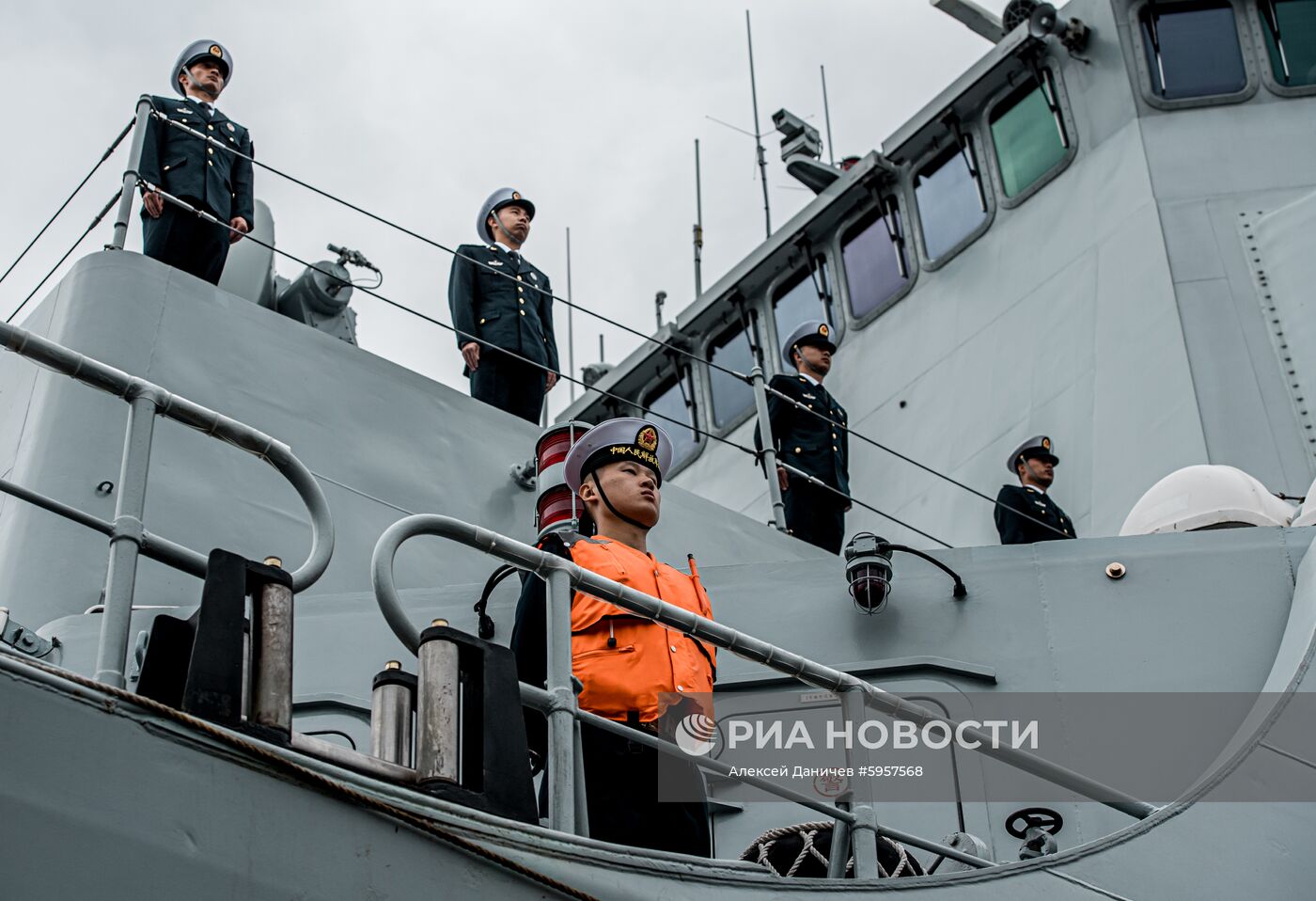 Встреча ракетного миноносца "Сиань" в Санкт-Петербурге