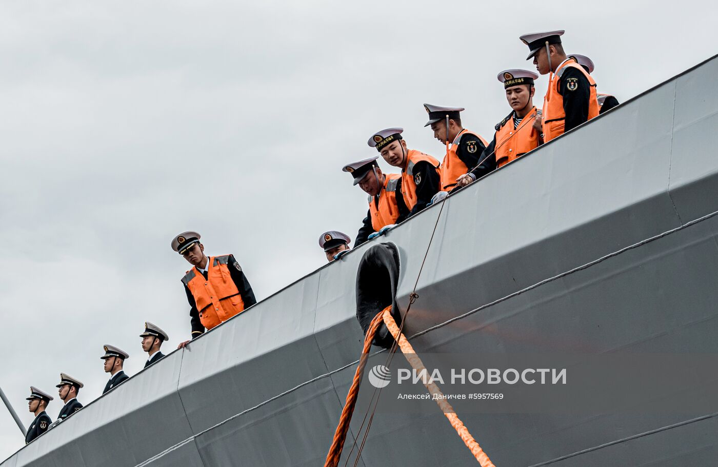 Встреча ракетного миноносца "Сиань" в Санкт-Петербурге