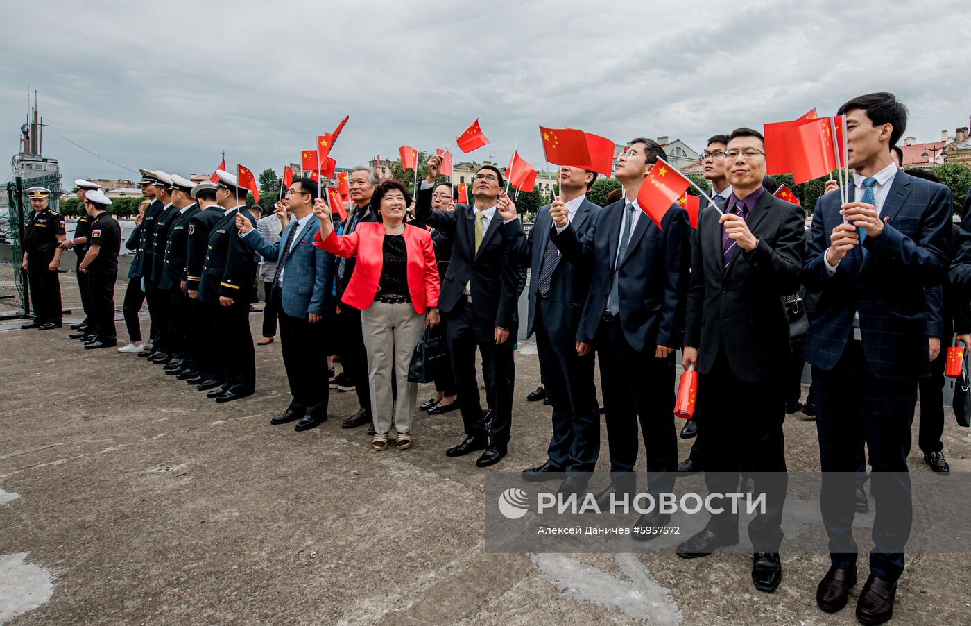 Встреча ракетного миноносца "Сиань" в Санкт-Петербурге