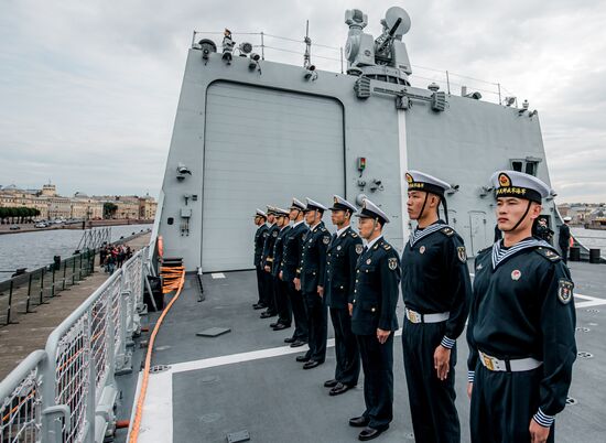 Встреча ракетного миноносца "Сиань" в Санкт-Петербурге