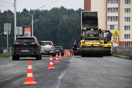 Работы по укладке асфальта на дорогах в Новосибирской области