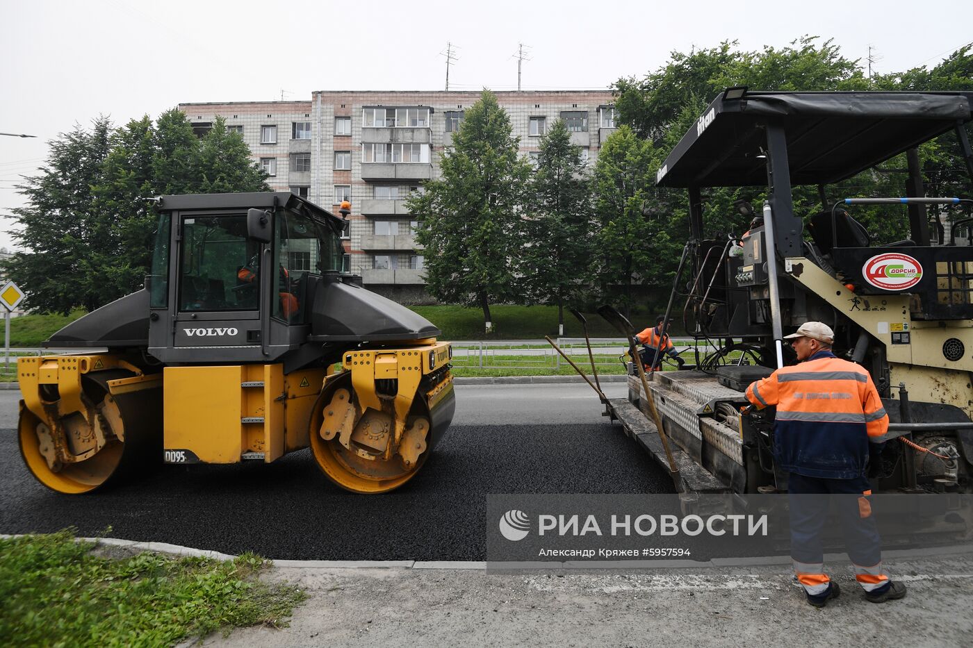 Работы по укладке асфальта на дорогах в Новосибирской области