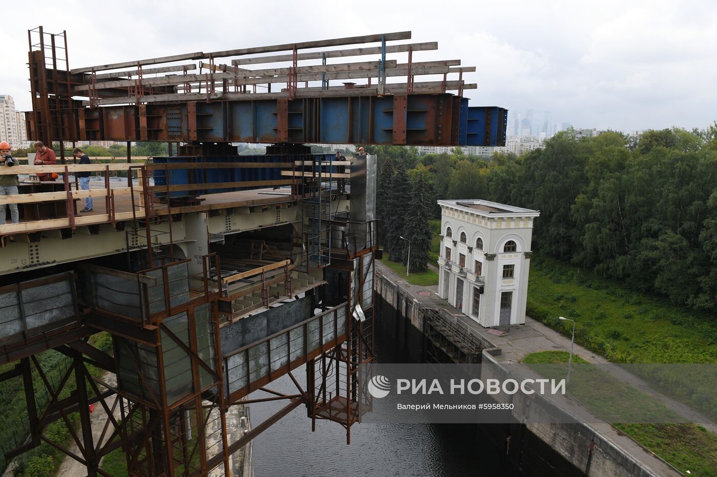 Строительство Карамышевского моста