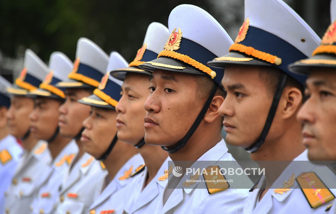 Торжественная встреча фрегата "Куанг Чунг" во Владивостоке