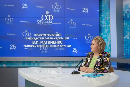 Пресс-конференция председателя Совета Федерации В. Матвиенко